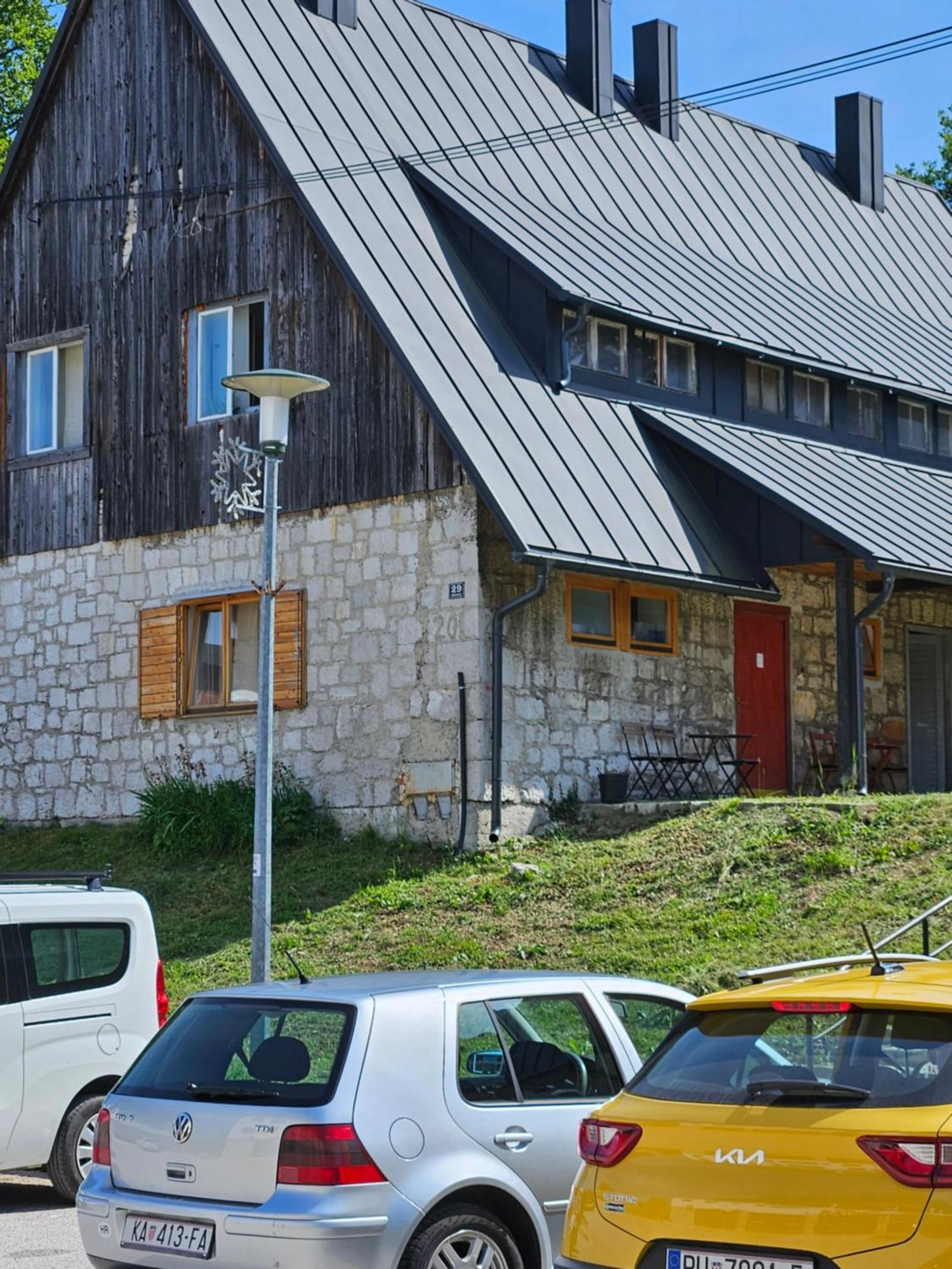 Sunce Plitvica Apartment พลิตวิชกา เยเซรา ภายนอก รูปภาพ